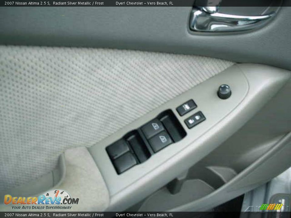 2007 Nissan Altima 2.5 S Radiant Silver Metallic / Frost Photo #9