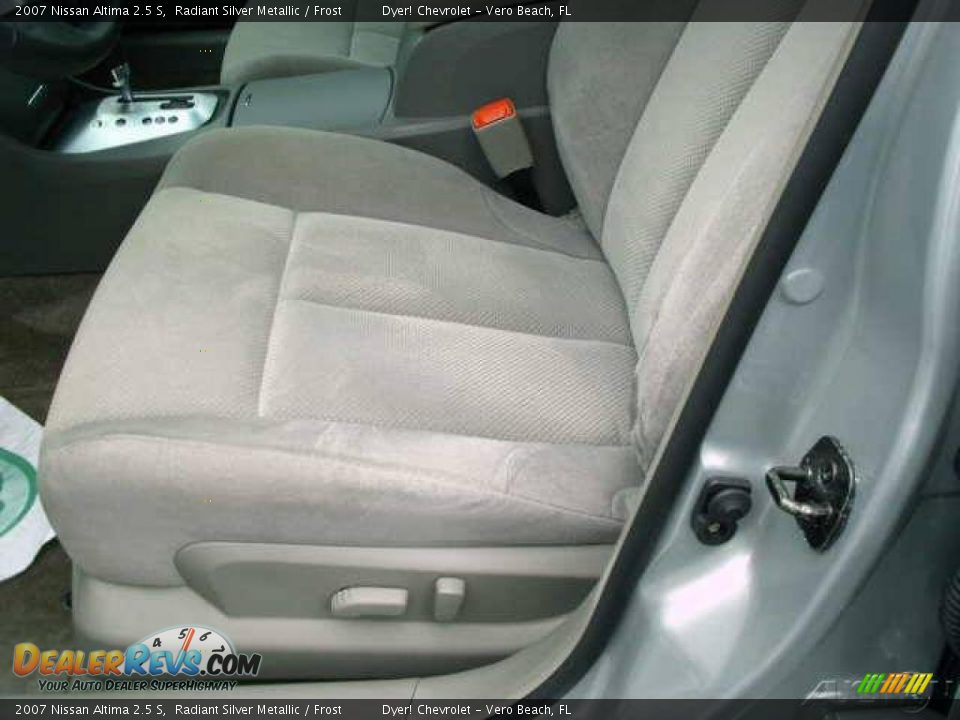 2007 Nissan Altima 2.5 S Radiant Silver Metallic / Frost Photo #10