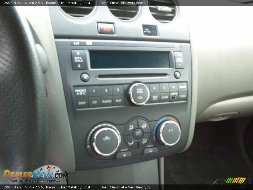 2007 Nissan Altima 2.5 S Radiant Silver Metallic / Frost Photo #14