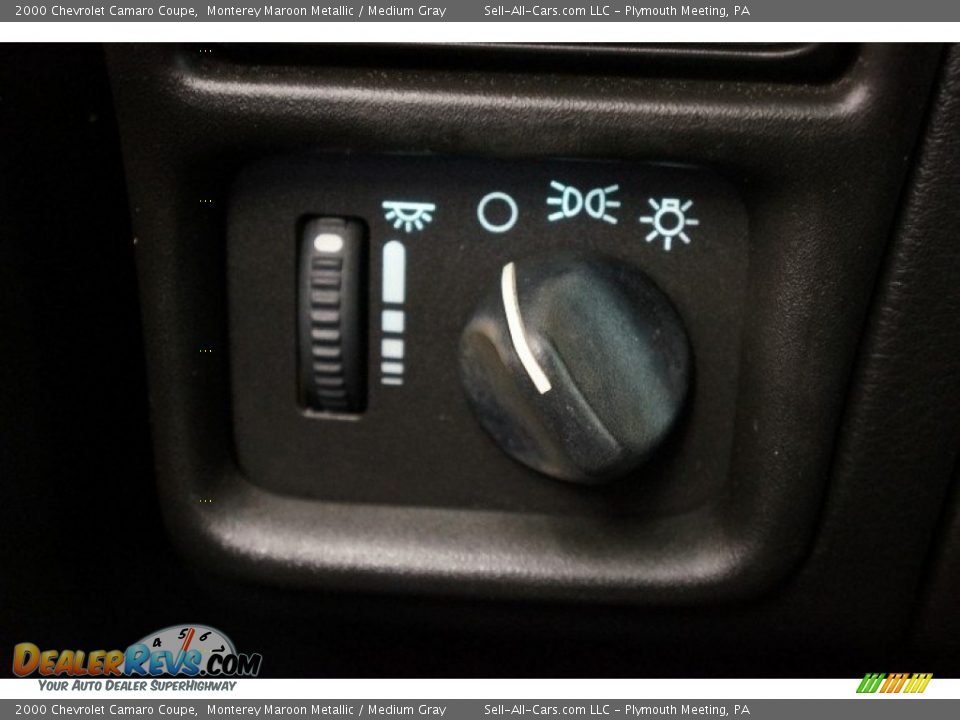 Controls of 2000 Chevrolet Camaro Coupe Photo #22