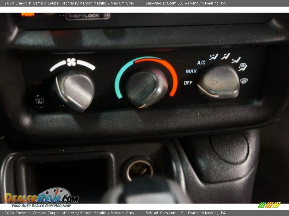 Controls of 2000 Chevrolet Camaro Coupe Photo #26