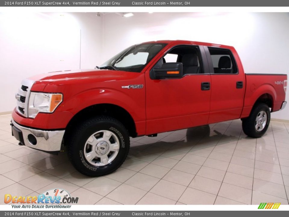 Front 3/4 View of 2014 Ford F150 XLT SuperCrew 4x4 Photo #3