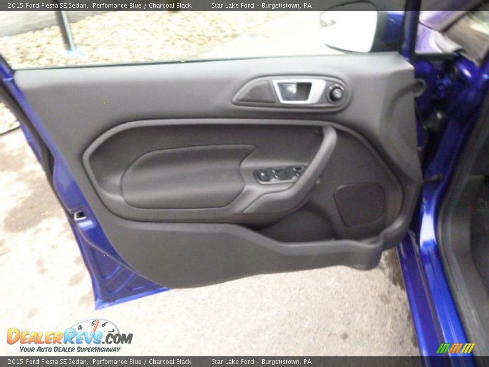 Door Panel of 2015 Ford Fiesta SE Sedan Photo #11