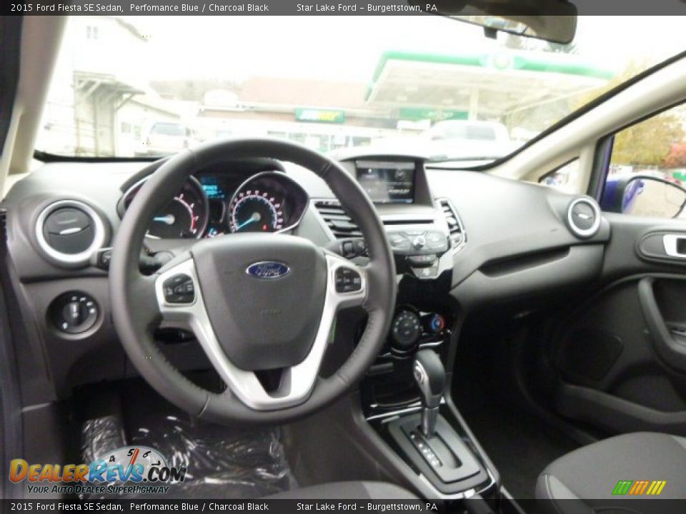 Dashboard of 2015 Ford Fiesta SE Sedan Photo #14