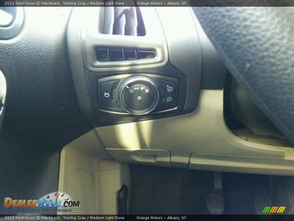 2013 Ford Focus SE Hatchback Sterling Gray / Medium Light Stone Photo #13