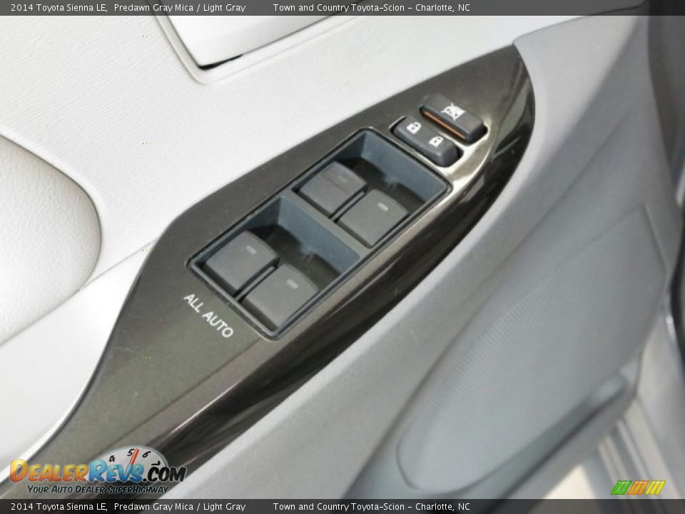 2014 Toyota Sienna LE Predawn Gray Mica / Light Gray Photo #17