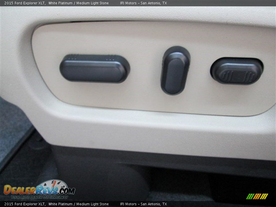 2015 Ford Explorer XLT White Platinum / Medium Light Stone Photo #17
