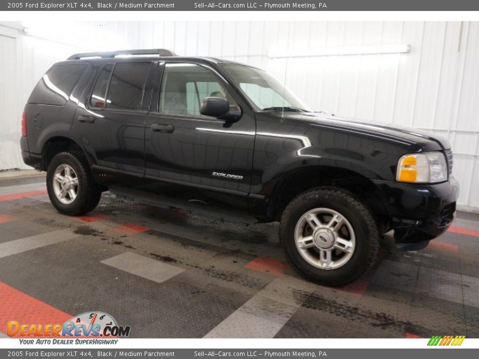 2005 Ford Explorer XLT 4x4 Black / Medium Parchment Photo #6