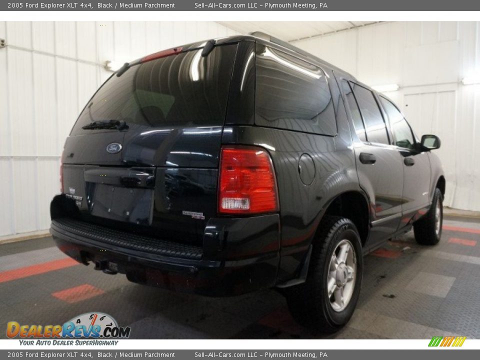 2005 Ford Explorer XLT 4x4 Black / Medium Parchment Photo #8