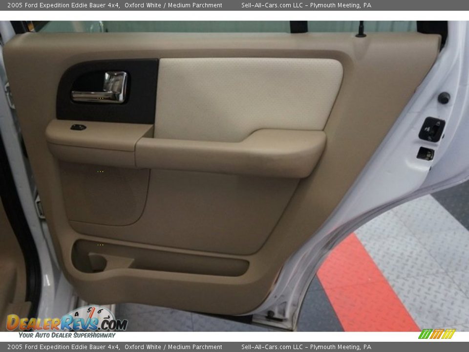 2005 Ford Expedition Eddie Bauer 4x4 Oxford White / Medium Parchment Photo #16