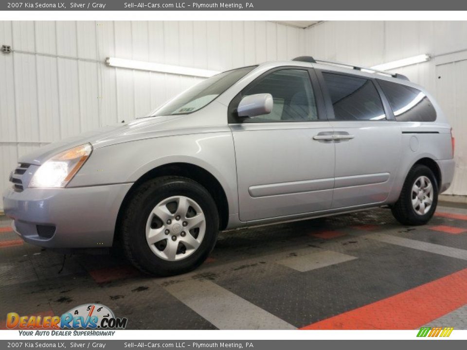 2007 Kia Sedona LX Silver / Gray Photo #2