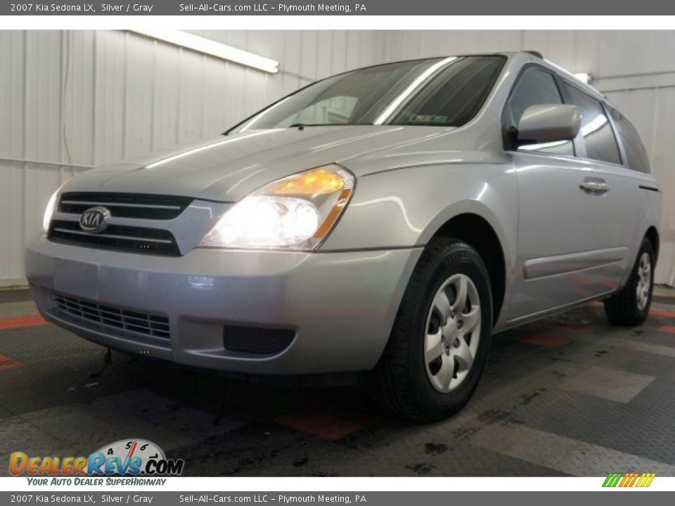 2007 Kia Sedona LX Silver / Gray Photo #3