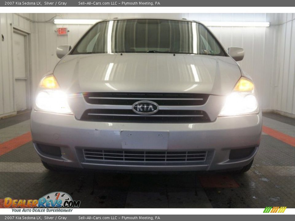 2007 Kia Sedona LX Silver / Gray Photo #4