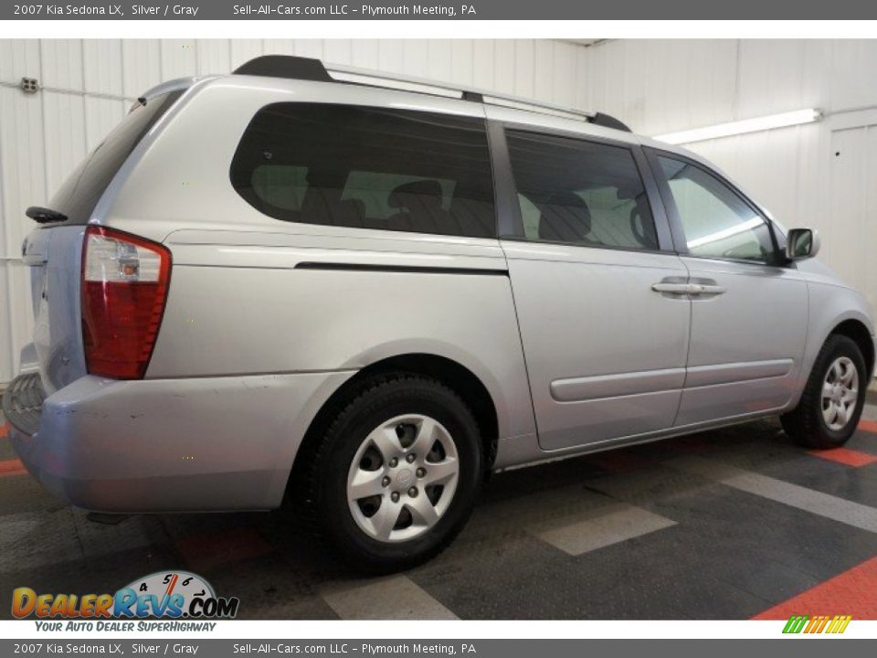2007 Kia Sedona LX Silver / Gray Photo #7