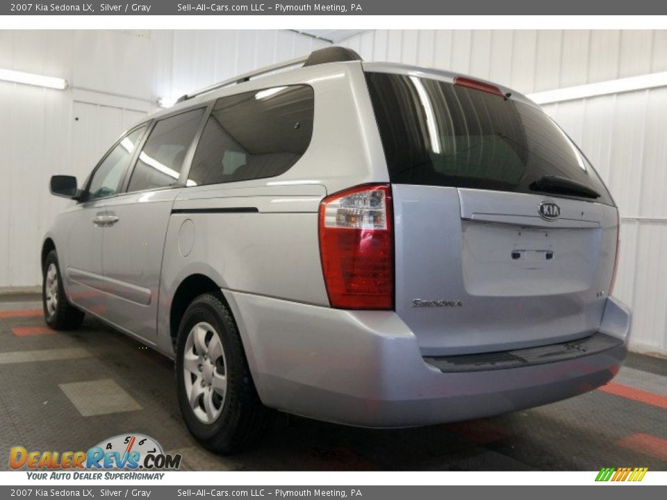 2007 Kia Sedona LX Silver / Gray Photo #10