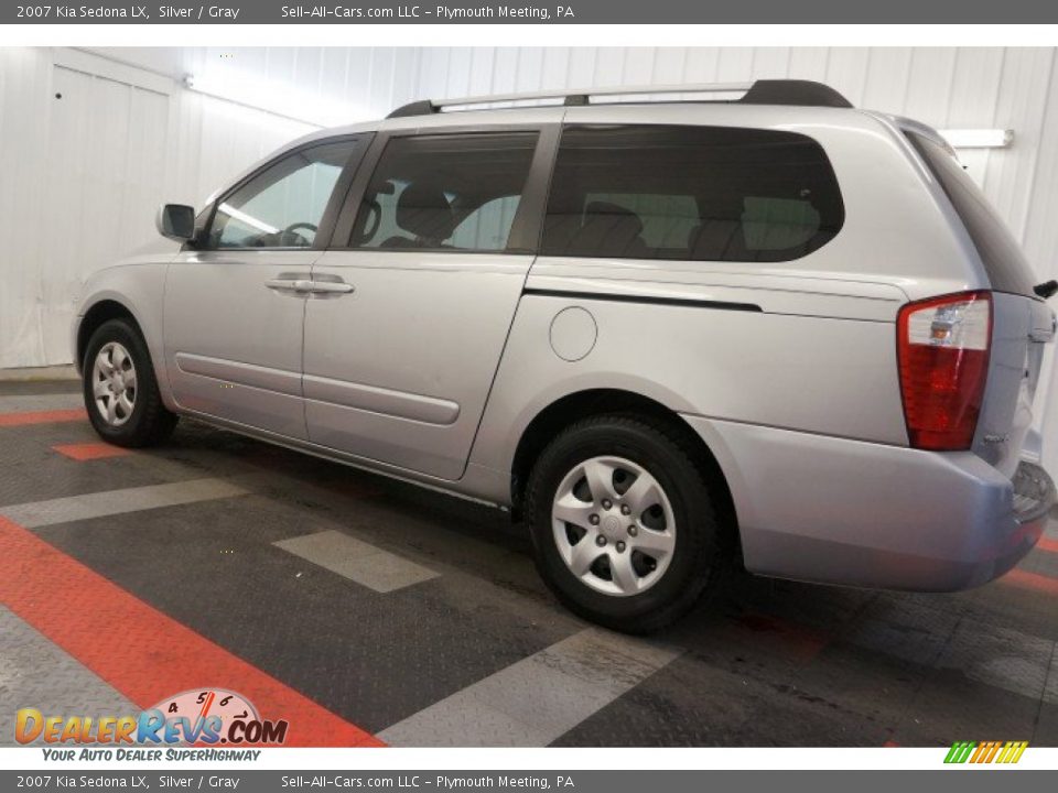 2007 Kia Sedona LX Silver / Gray Photo #11