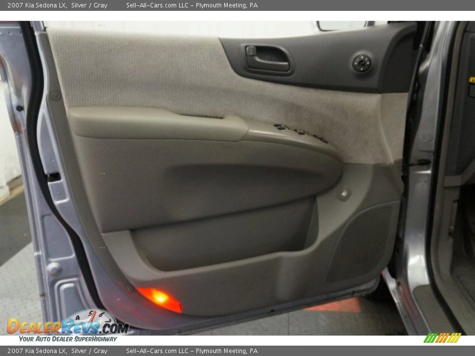 2007 Kia Sedona LX Silver / Gray Photo #12