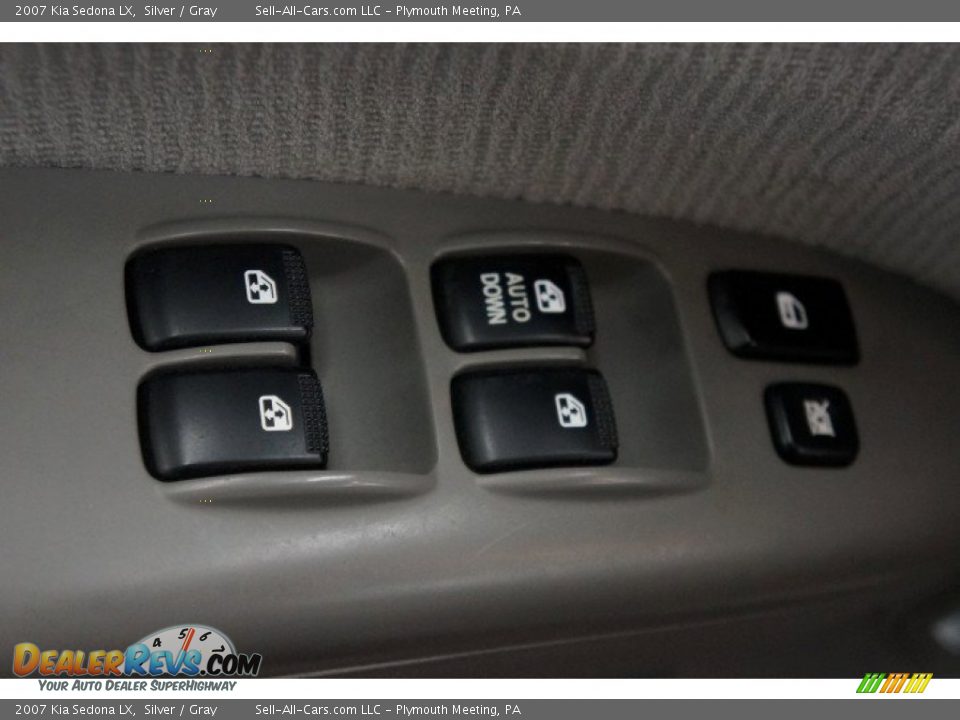 2007 Kia Sedona LX Silver / Gray Photo #13