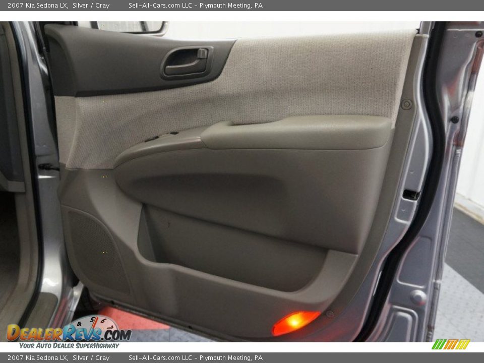 2007 Kia Sedona LX Silver / Gray Photo #17