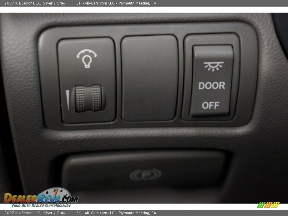 2007 Kia Sedona LX Silver / Gray Photo #24