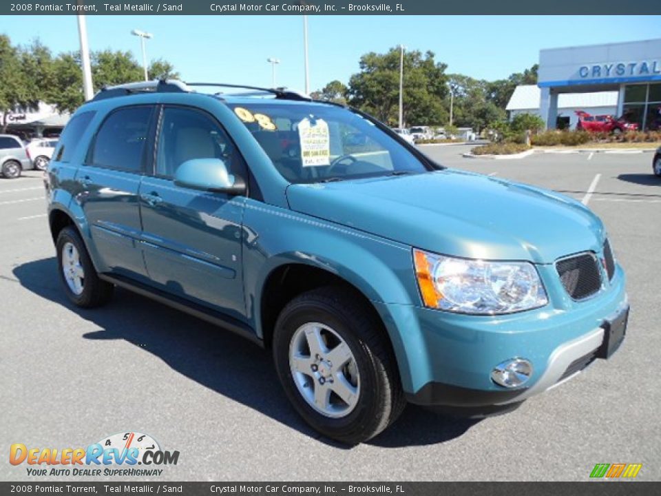 Front 3/4 View of 2008 Pontiac Torrent  Photo #11