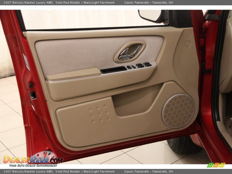 Door Panel of 2007 Mercury Mariner Luxury 4WD Photo #4
