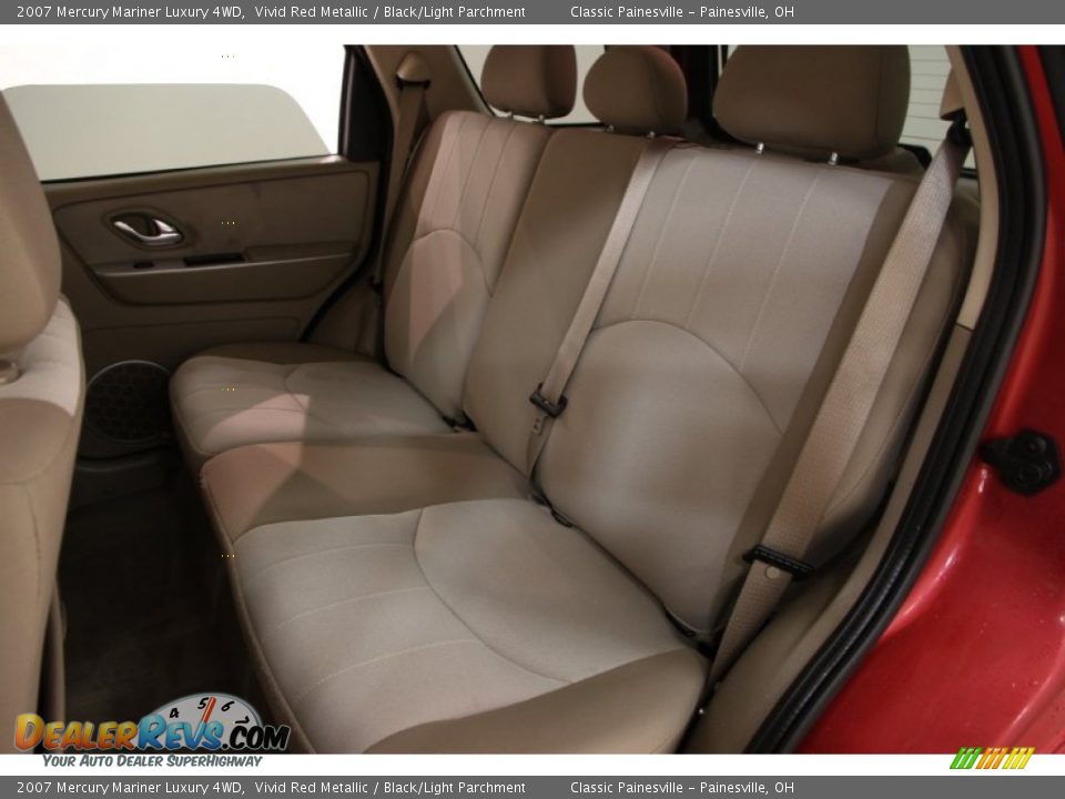 2007 Mercury Mariner Luxury 4WD Vivid Red Metallic / Black/Light Parchment Photo #12