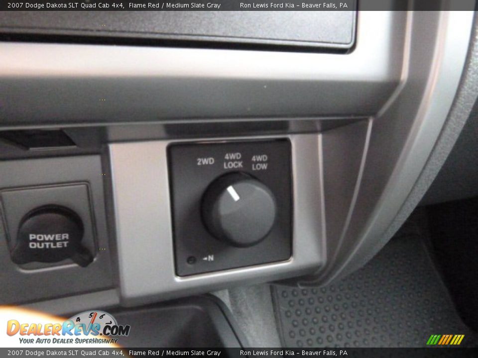2007 Dodge Dakota SLT Quad Cab 4x4 Flame Red / Medium Slate Gray Photo #17