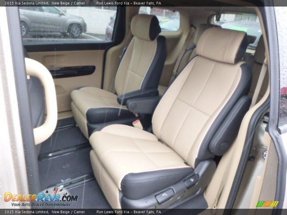 Rear Seat of 2015 Kia Sedona Limited Photo #11