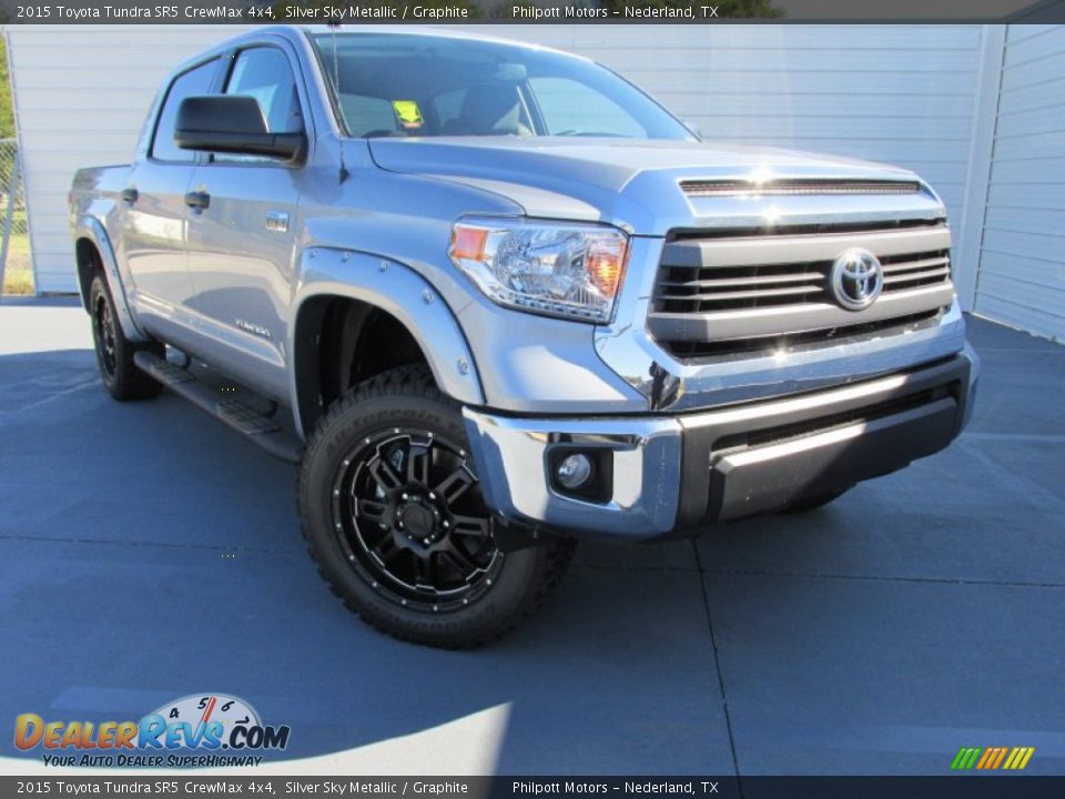 Front 3/4 View of 2015 Toyota Tundra SR5 CrewMax 4x4 Photo #1