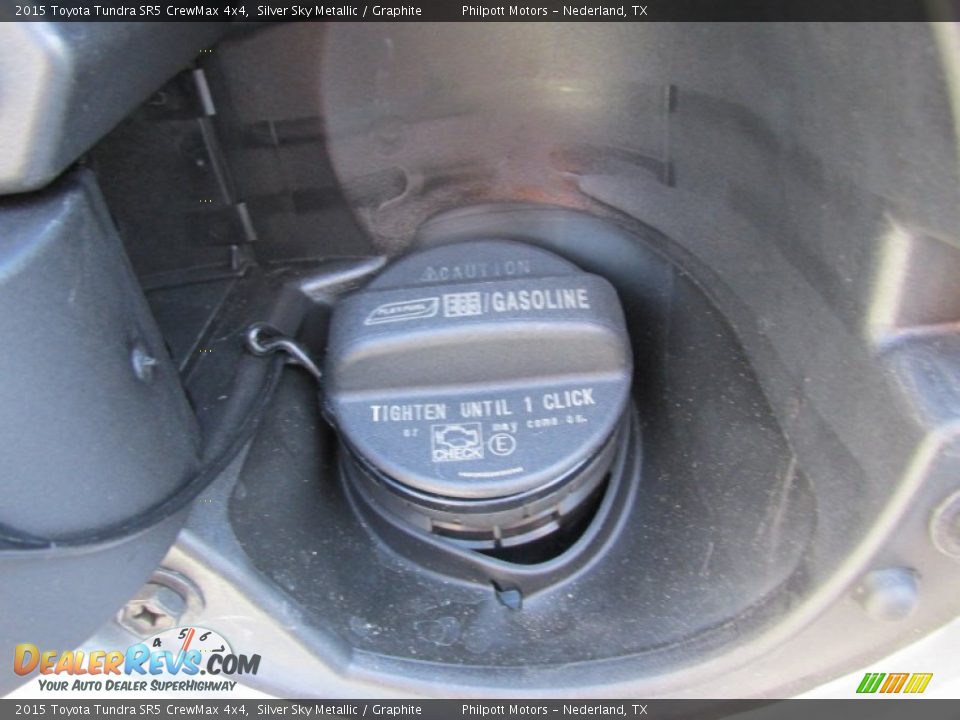 2015 Toyota Tundra SR5 CrewMax 4x4 Silver Sky Metallic / Graphite Photo #17