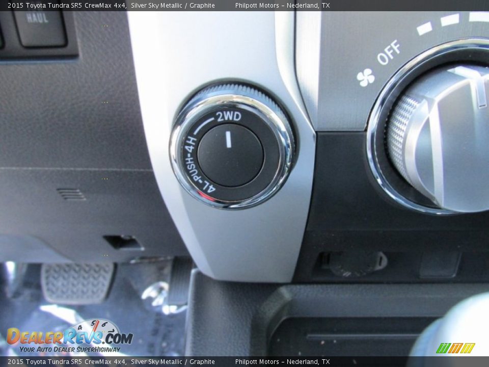 2015 Toyota Tundra SR5 CrewMax 4x4 Silver Sky Metallic / Graphite Photo #33