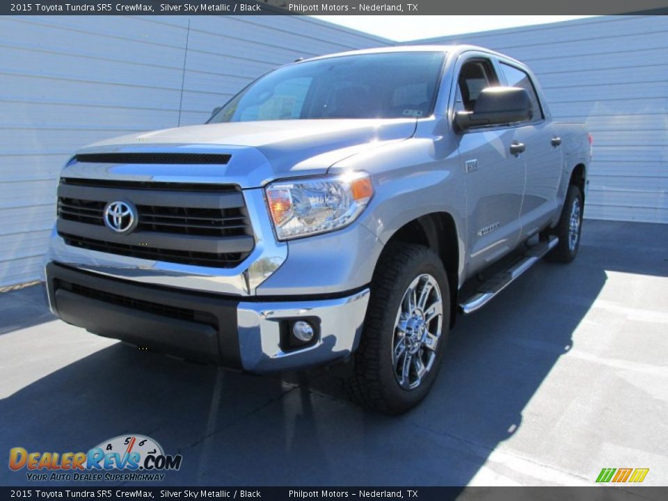 Front 3/4 View of 2015 Toyota Tundra SR5 CrewMax Photo #7