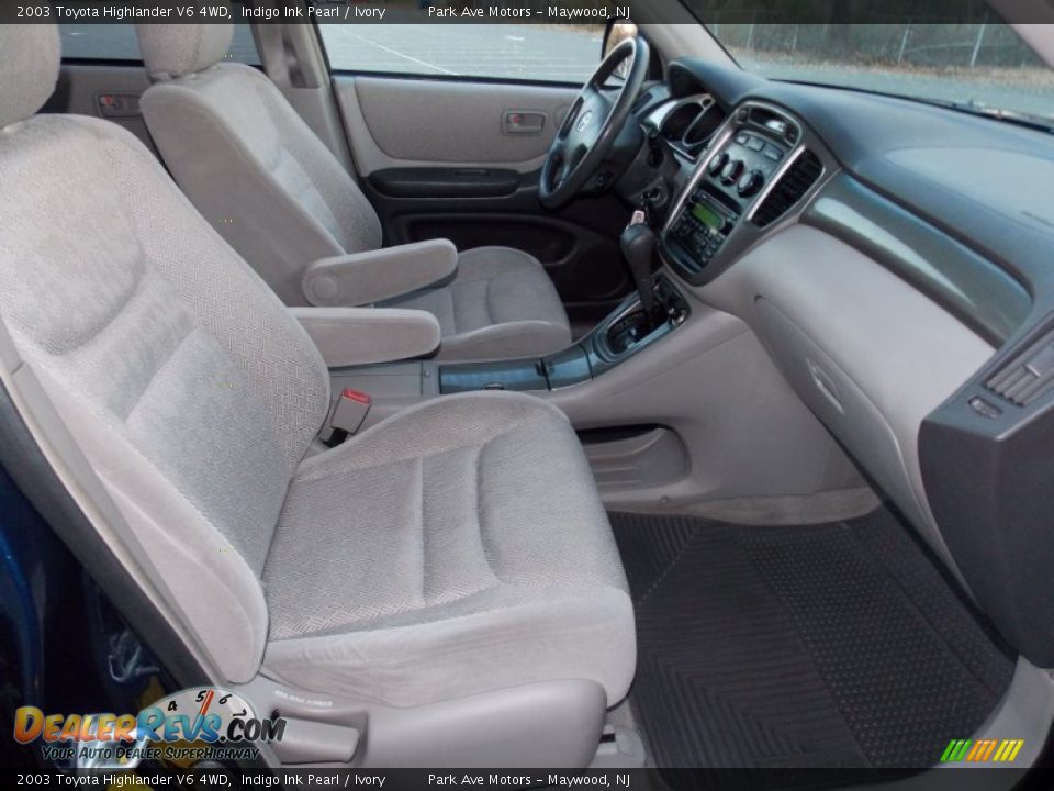 Front Seat of 2003 Toyota Highlander V6 4WD Photo #12