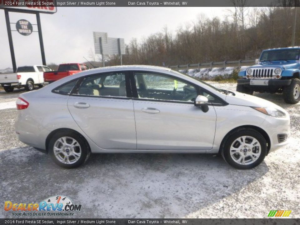 2014 Ford Fiesta SE Sedan Ingot Silver / Medium Light Stone Photo #2