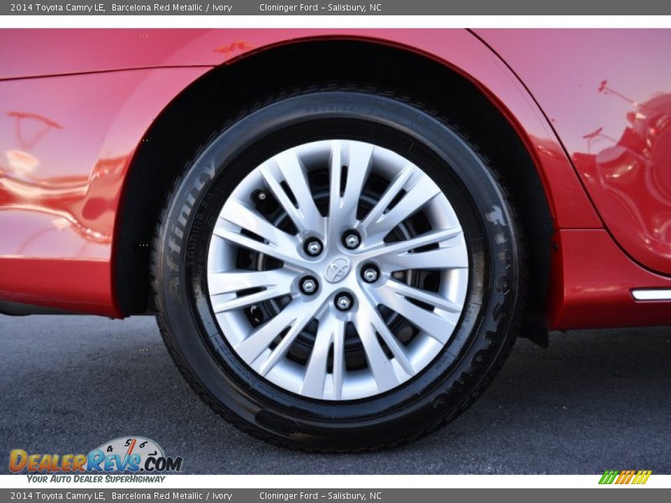 2014 Toyota Camry LE Barcelona Red Metallic / Ivory Photo #17