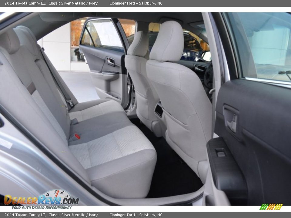 2014 Toyota Camry LE Classic Silver Metallic / Ivory Photo #14