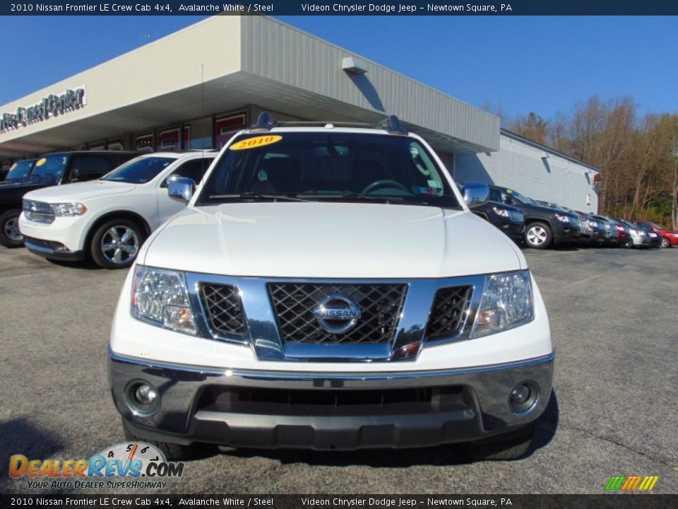 2010 Nissan Frontier LE Crew Cab 4x4 Avalanche White / Steel Photo #8