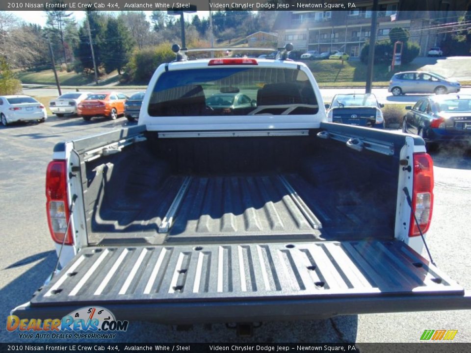 2010 Nissan Frontier LE Crew Cab 4x4 Avalanche White / Steel Photo #10