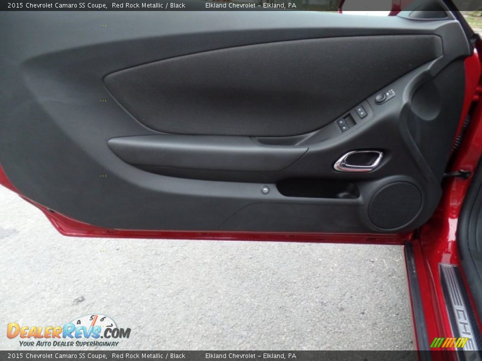 Door Panel of 2015 Chevrolet Camaro SS Coupe Photo #13