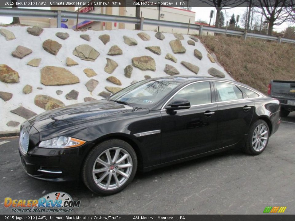 Front 3/4 View of 2015 Jaguar XJ XJ AWD Photo #1