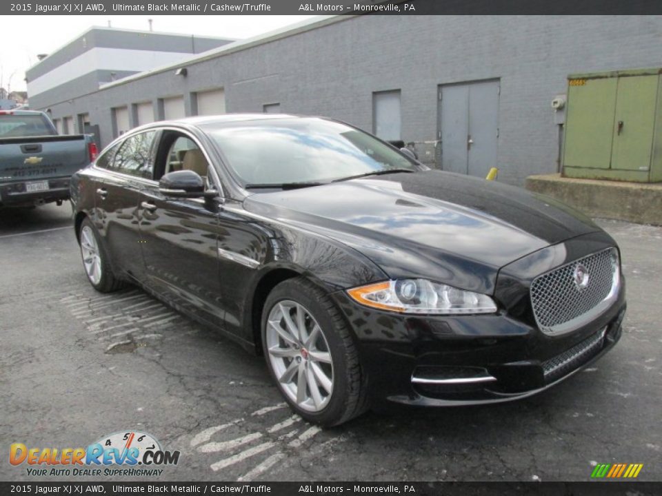 Front 3/4 View of 2015 Jaguar XJ XJ AWD Photo #9