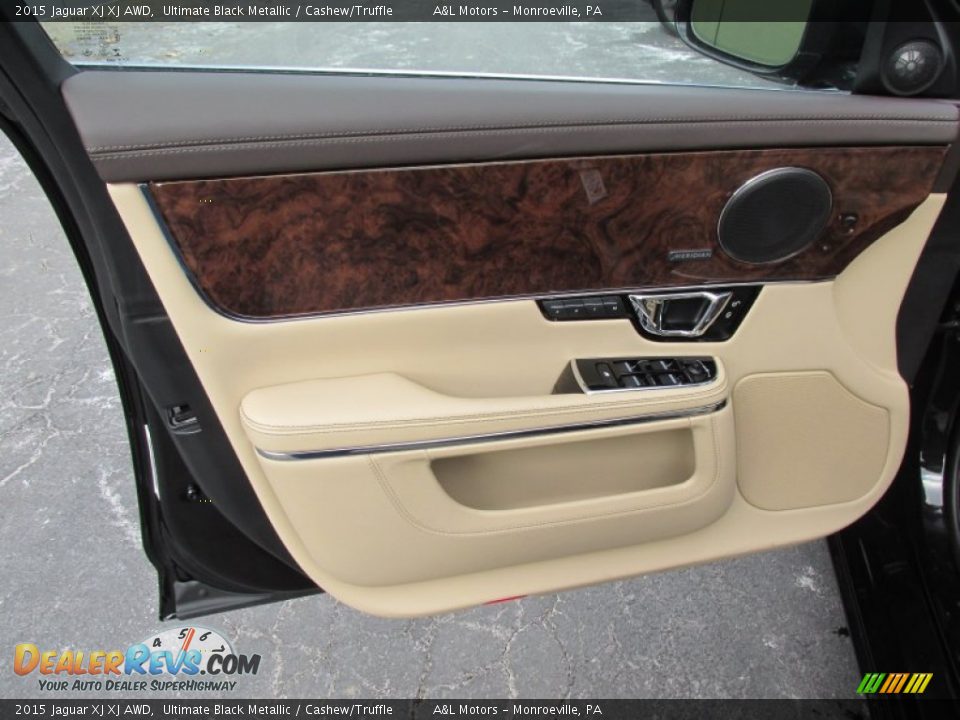 Door Panel of 2015 Jaguar XJ XJ AWD Photo #12