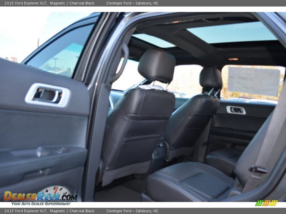 2015 Ford Explorer XLT Magnetic / Charcoal Black Photo #9