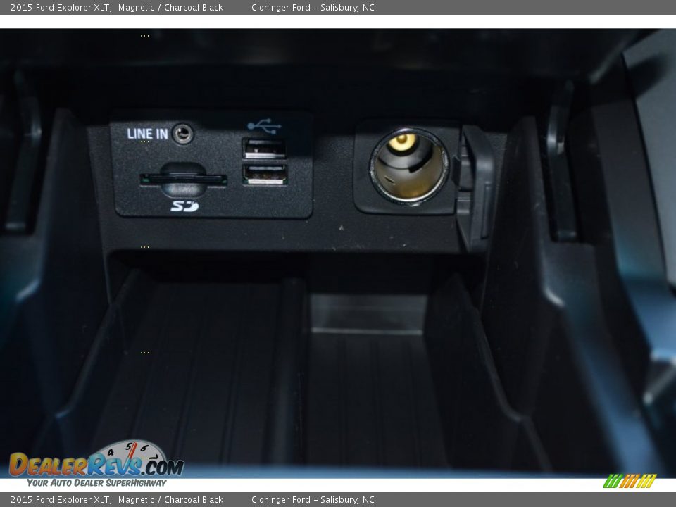 2015 Ford Explorer XLT Magnetic / Charcoal Black Photo #20
