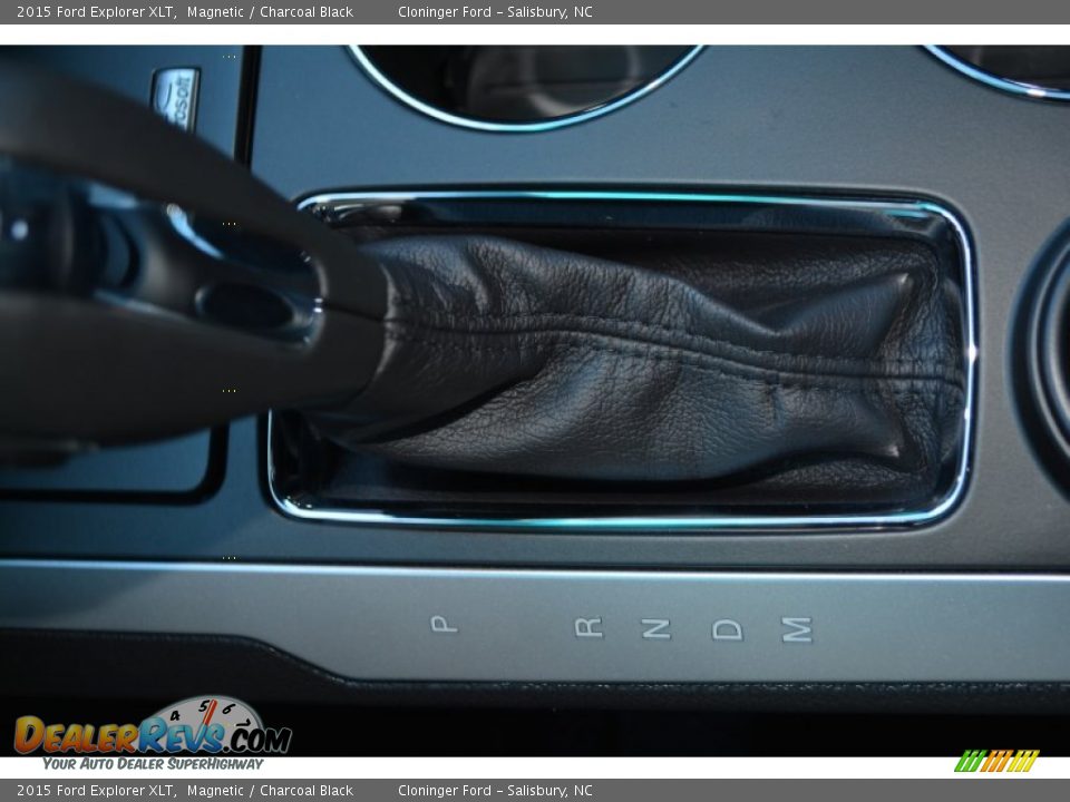 2015 Ford Explorer XLT Magnetic / Charcoal Black Photo #21