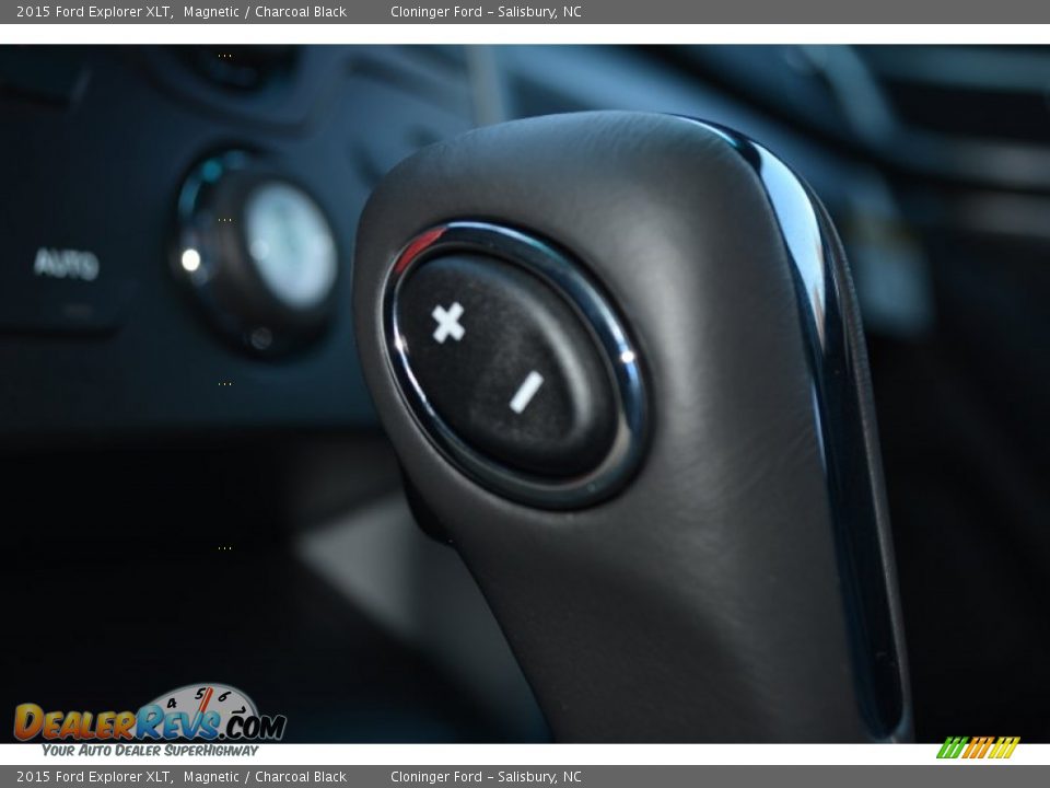 2015 Ford Explorer XLT Magnetic / Charcoal Black Photo #22