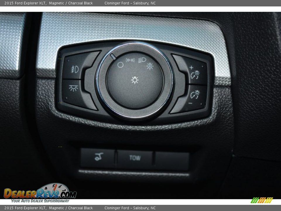 2015 Ford Explorer XLT Magnetic / Charcoal Black Photo #27