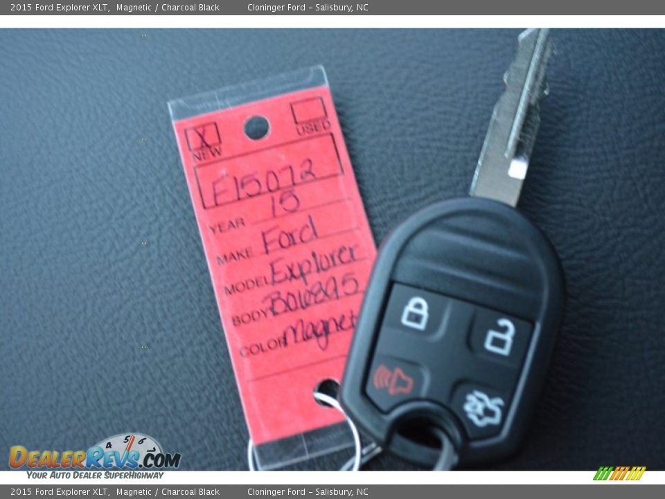 2015 Ford Explorer XLT Magnetic / Charcoal Black Photo #28
