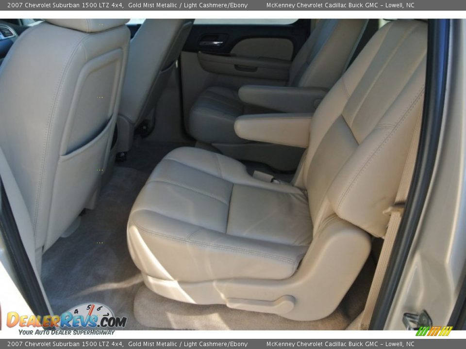 2007 Chevrolet Suburban 1500 LTZ 4x4 Gold Mist Metallic / Light Cashmere/Ebony Photo #19